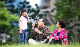 娱乐吃瓜酱老爷爷打伞,娱乐界新潮流